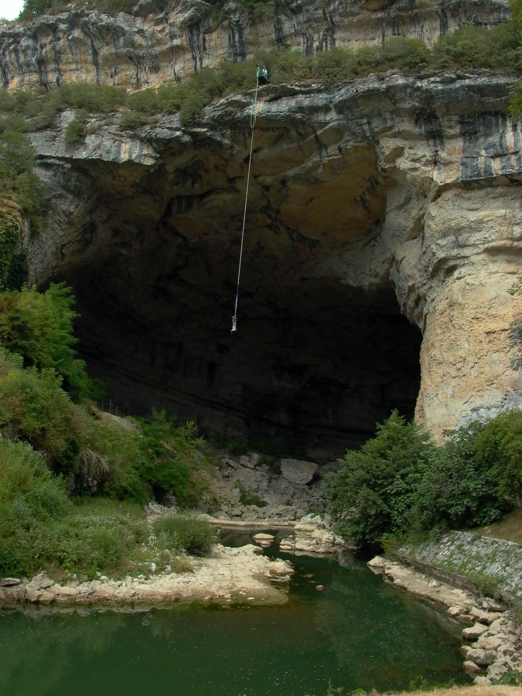 Mas D'Azil Cave saltant