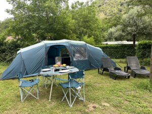 Tente igloo prête à camper