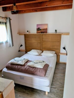 Doppelzimmer im Chalet auf dem Campingplatz Ariège Evasion zu vermieten