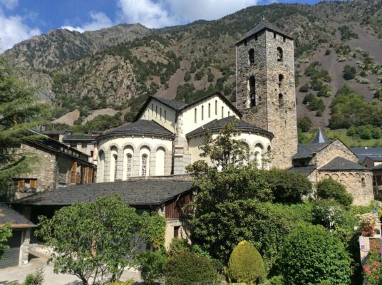 Eglise-Andorre Le vielle Andorre et son église